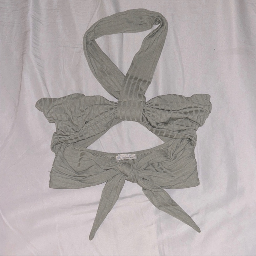 SAGE GREEN CUT OUT TOP: SIZE SMALL